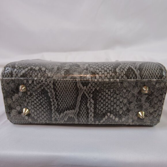 Liz Claiborne Gray Snakeskin Kisslock Frame Bag - Picture 4 of 8